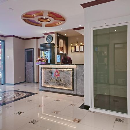 Capital O 90897 Island City Hotel Джорджтаун Экстерьер фото
