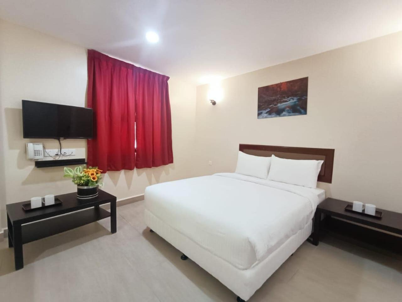 Capital O 90897 Island City Hotel Джорджтаун Экстерьер фото