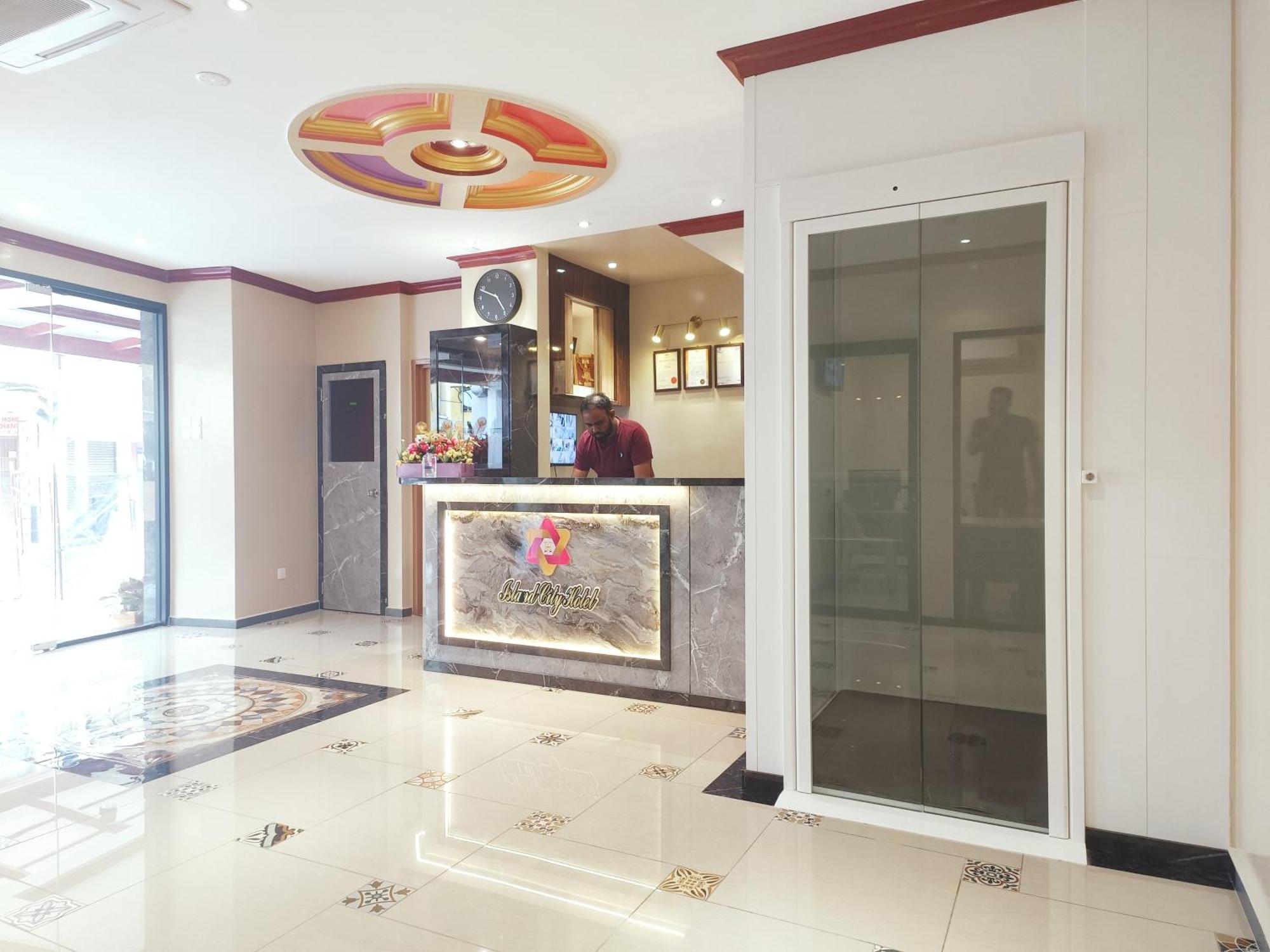 Capital O 90897 Island City Hotel Джорджтаун Экстерьер фото